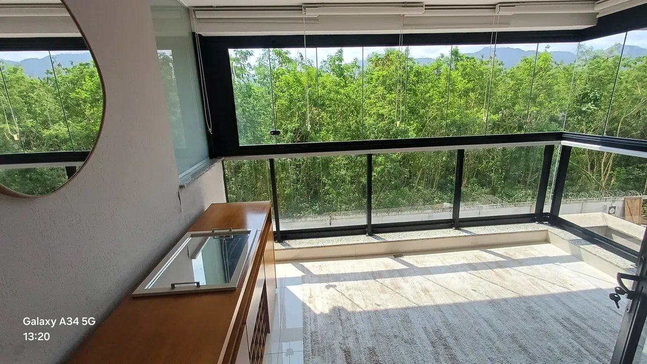 4-bedroom apartment with a mountain view in Rio de Janeiro — photo 8