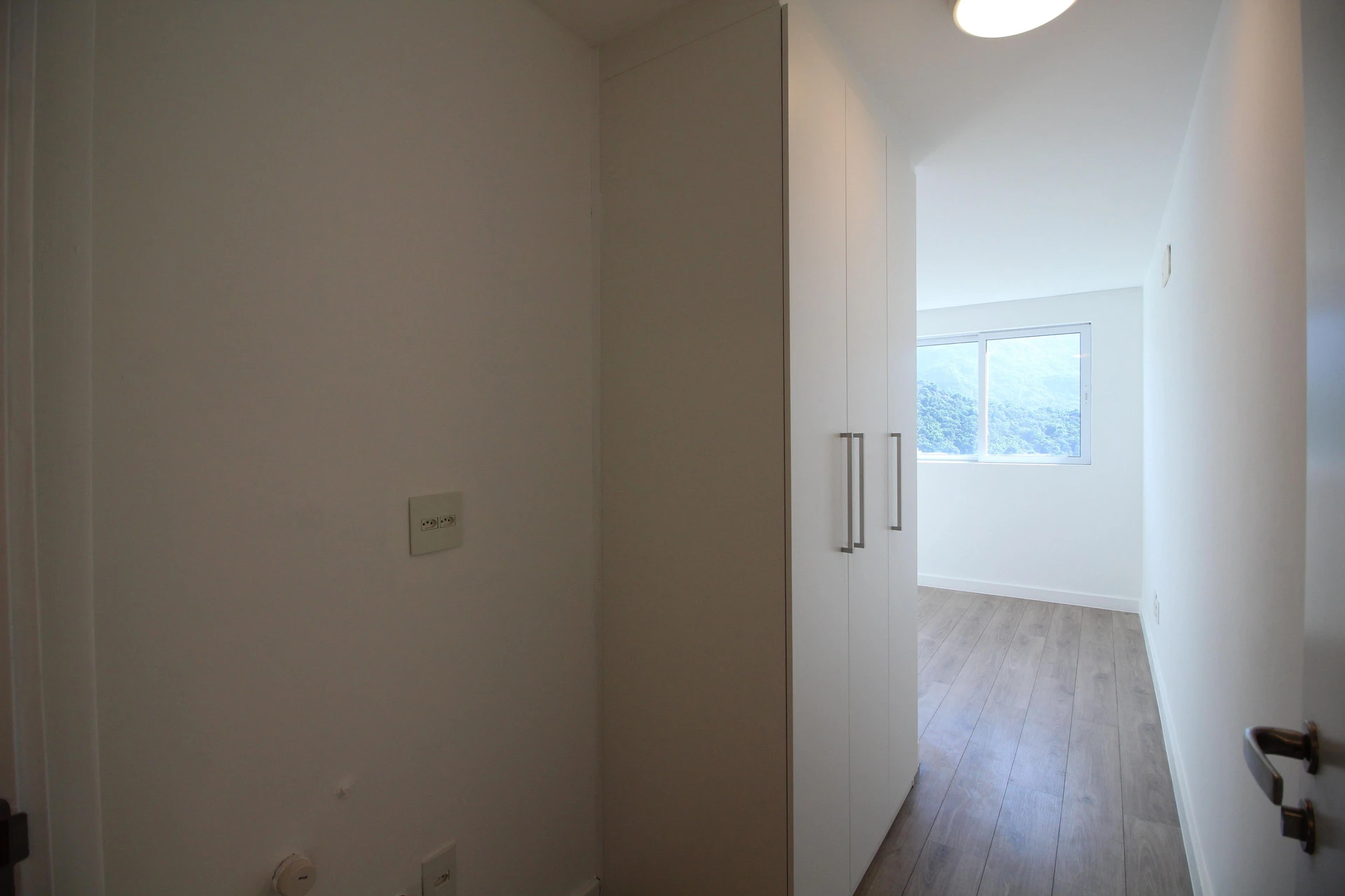 Apartamento de 2 quartos com janelas do piso ao teto — photo 49