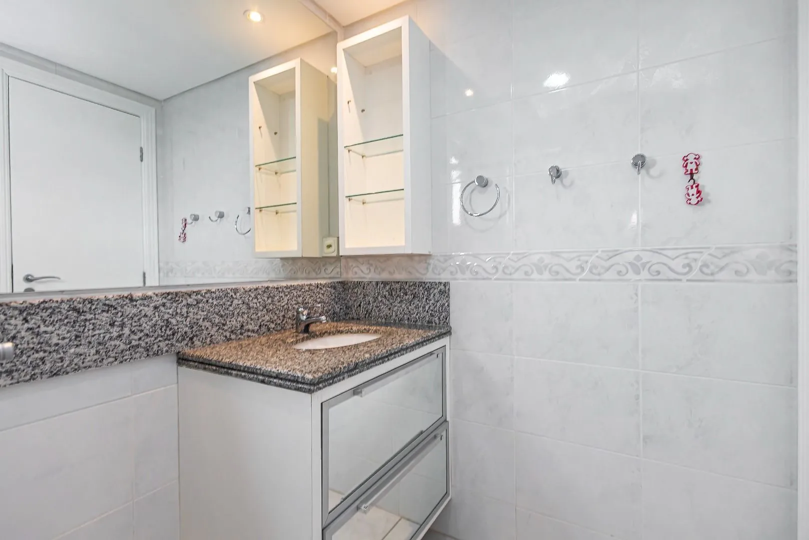 119 m² apartment with floor-to-ceiling windows and a bathtub — photo 76