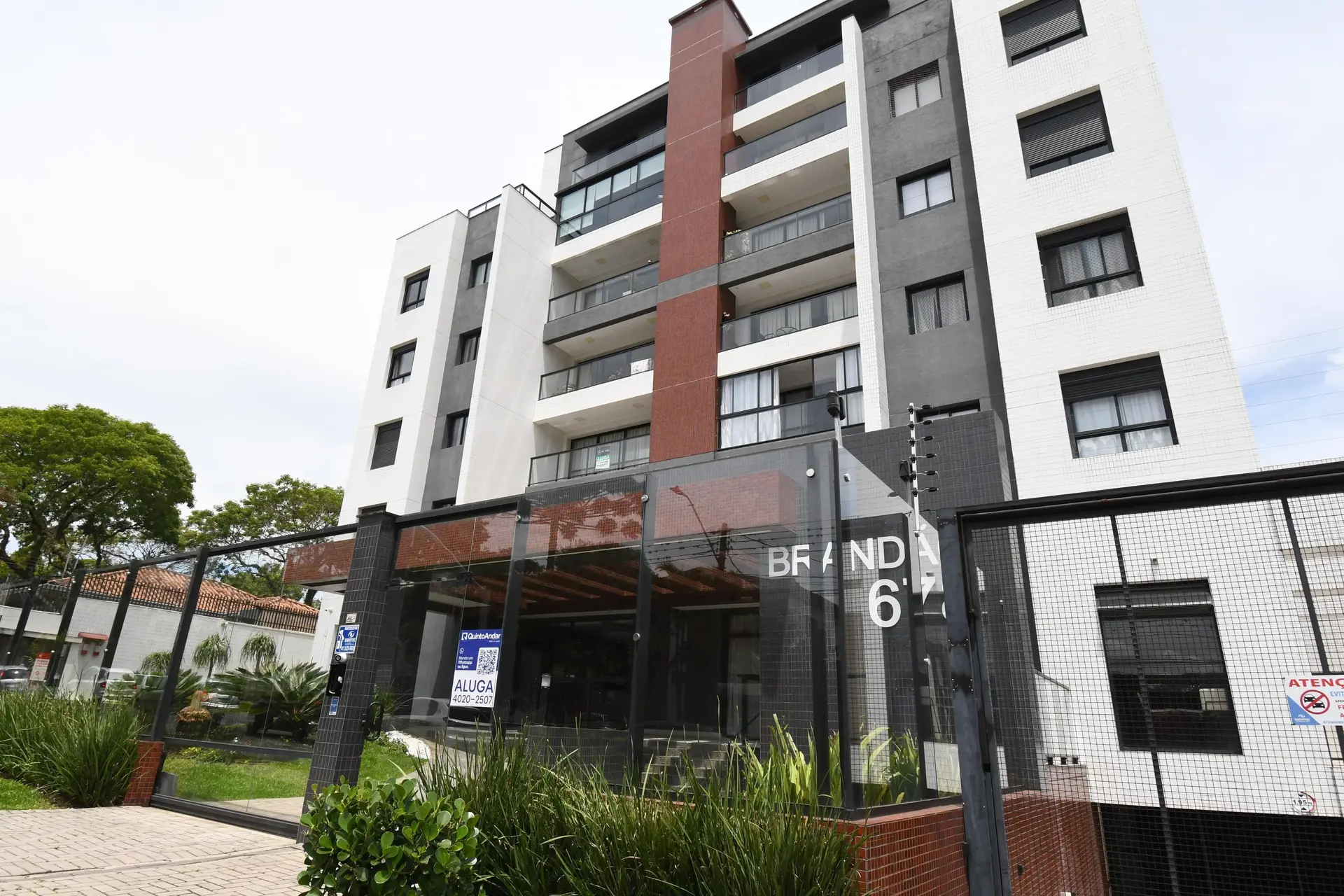 3-bedroom apartment in a building with a gym — photo 45