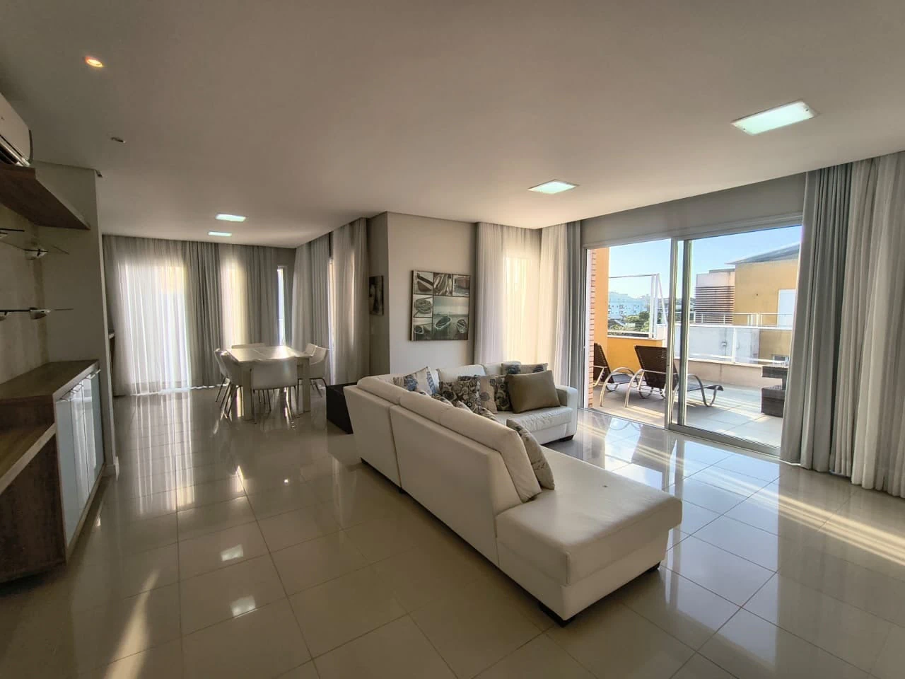 3 en-suite bedrooms in a 342 m² duplex with 2 parking — photo 2
