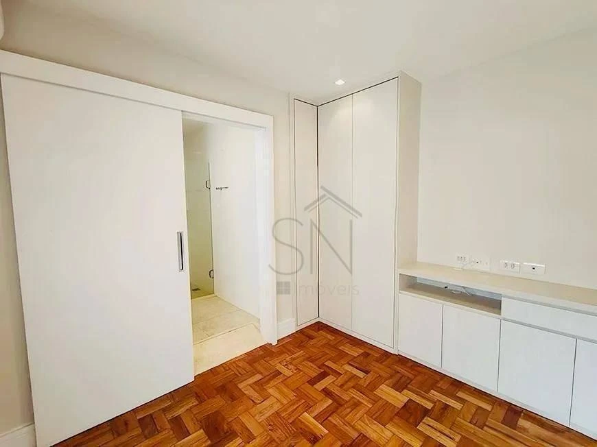 Home office in a 4-bedroom apartment, 316 m² — photo 13