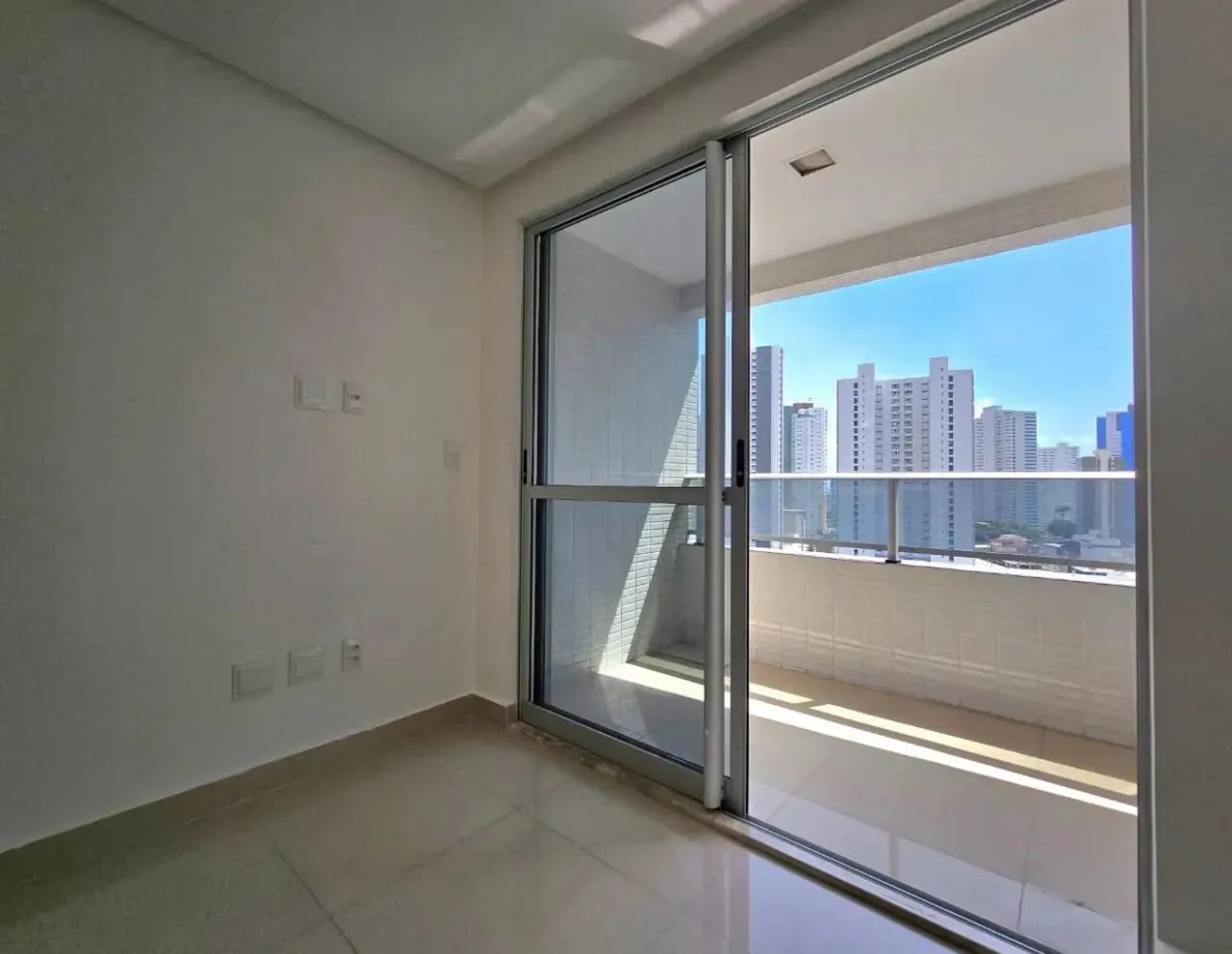 2-bedroom apartment in a building with a gym — photo 9