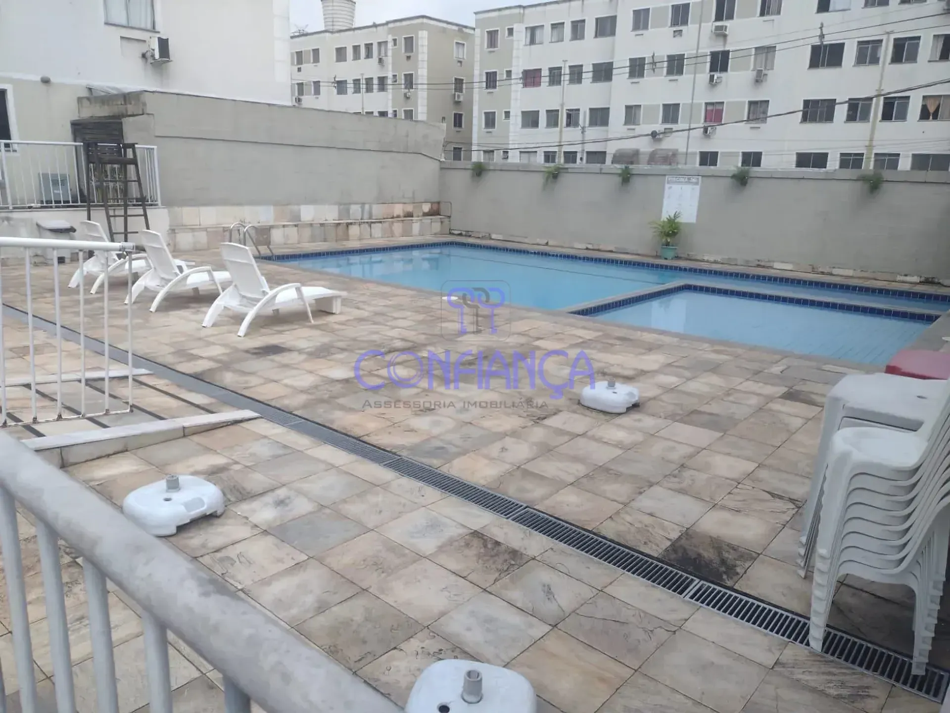 One-bedroom apartment in a building with a pool — photo 9