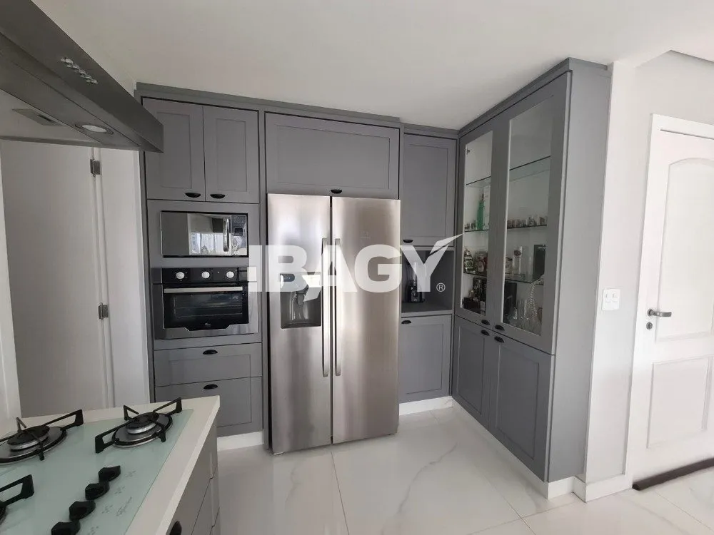 Furnished apartment with 3 en-suite bedrooms and 152 m² — photo 12
