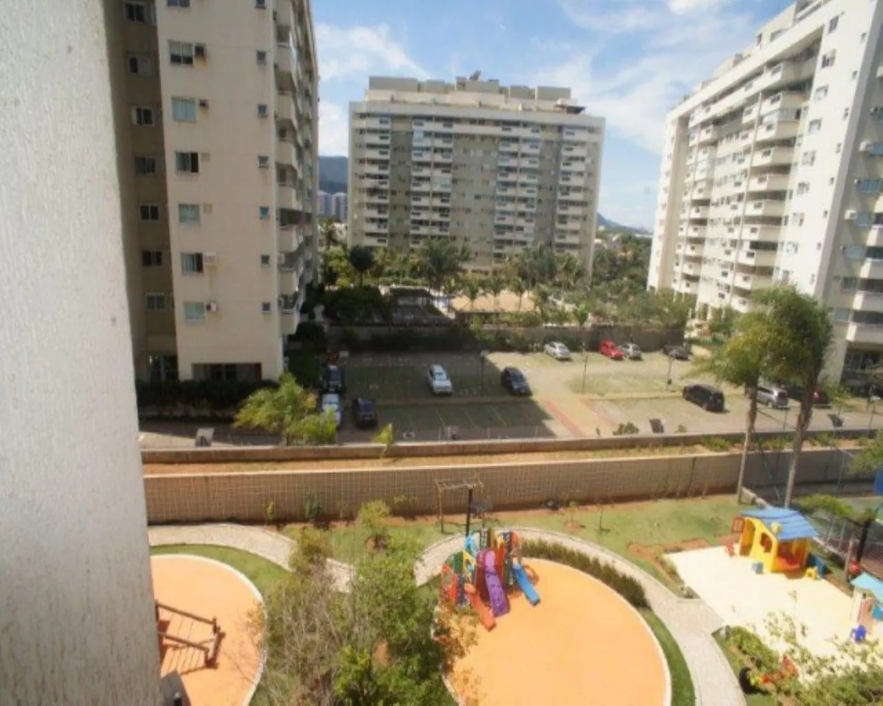2-bedroom apartment with a mountain view — photo 4