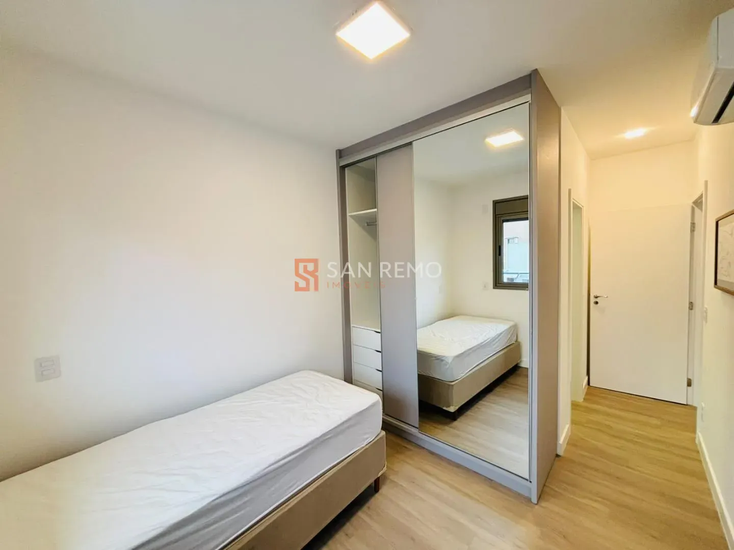 Furnished apartment, 100 m², with floor-to-ceiling windows — photo 6