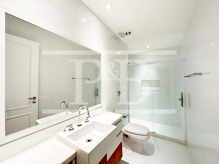 4-bedroom apartment with 270 m² and 4 bathrooms — photo 27