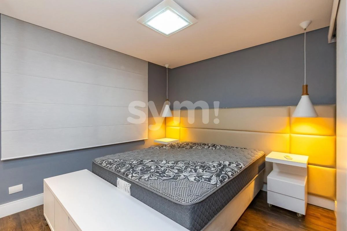 Glass-enclosed balcony in a 3-bedroom apartment, 98 m² — photo 13