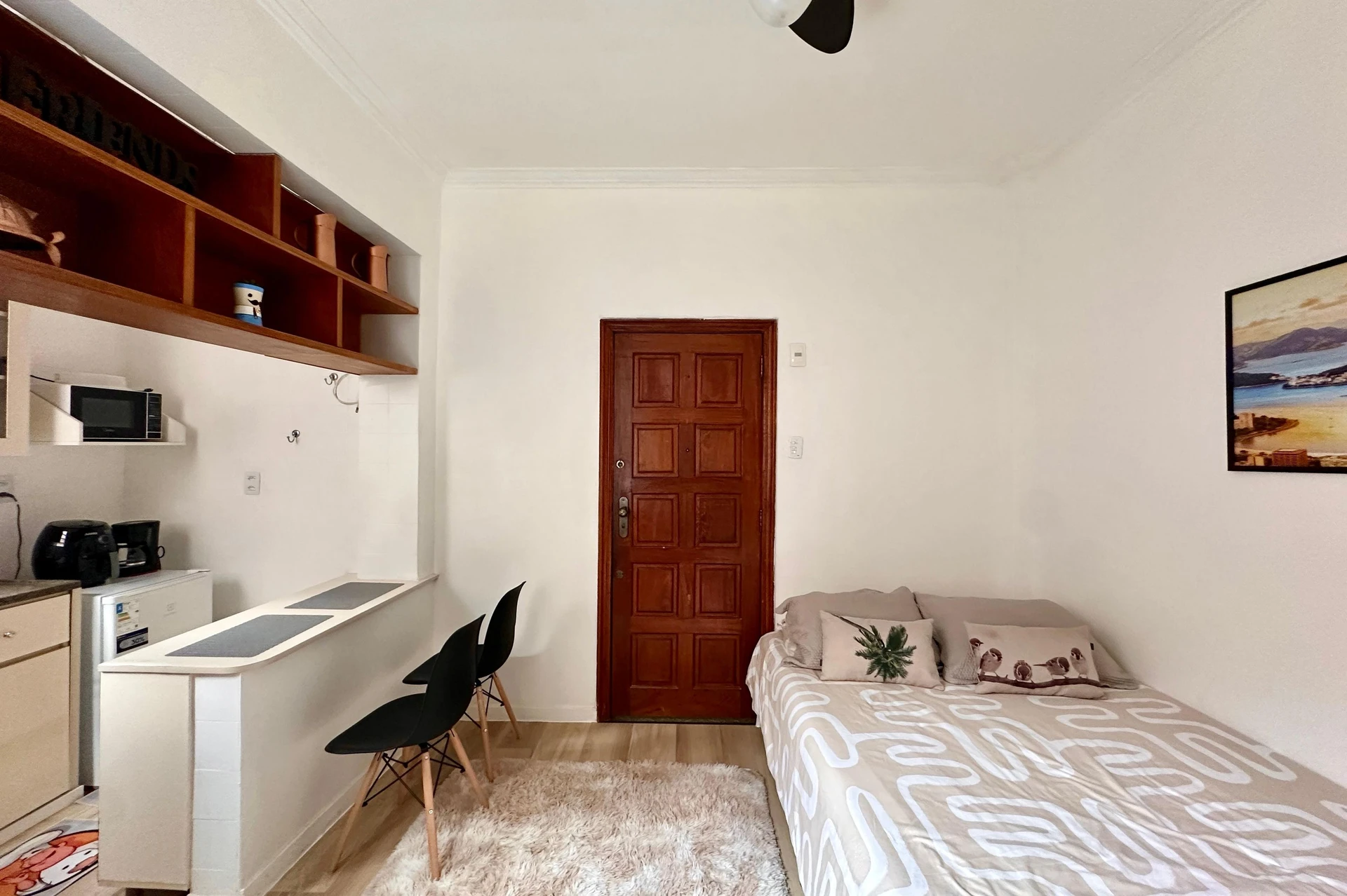 Furnished 1-bedroom apartment with kitchenette and gas stove — photo 10