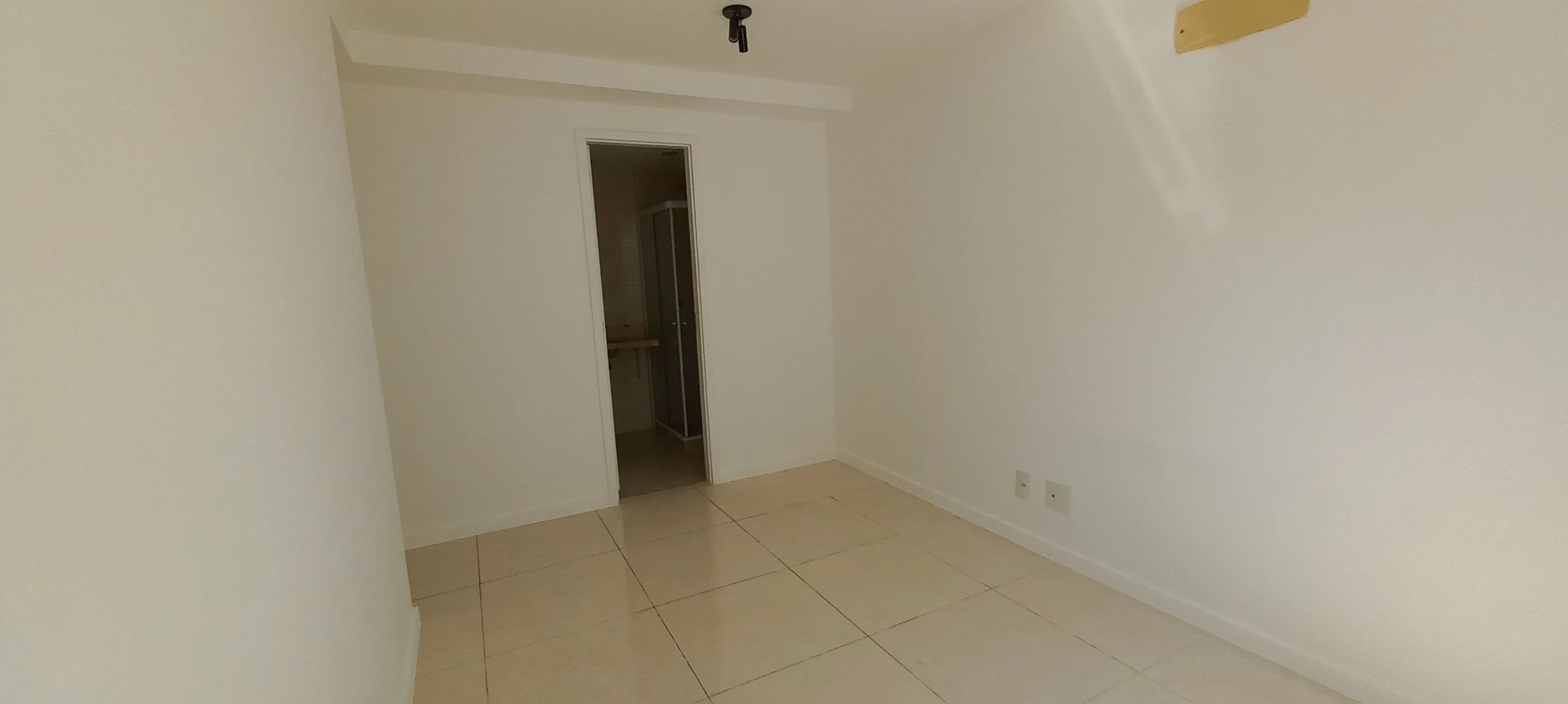 Apartment with 3 en-suites and 4 bathrooms — photo 12