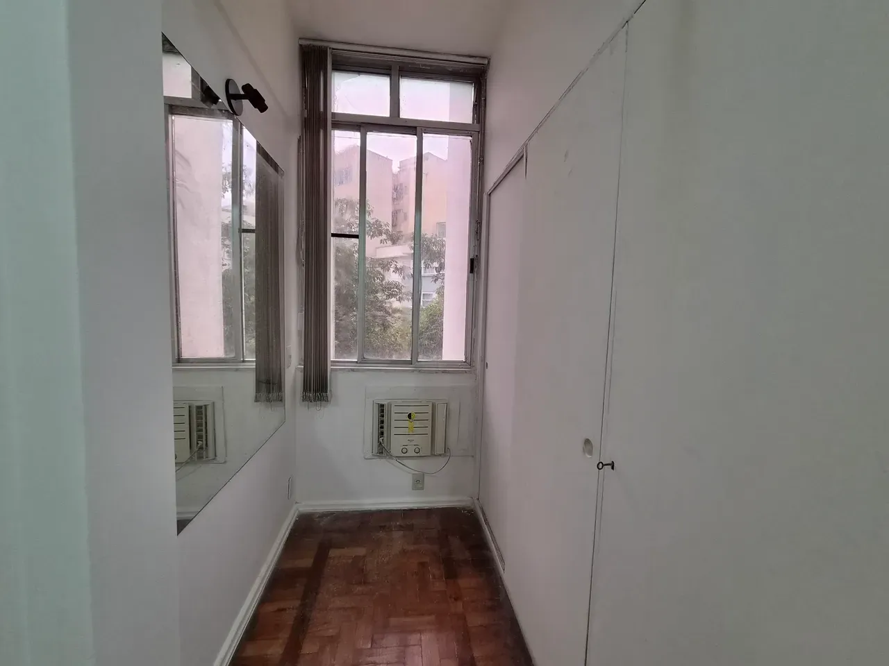 Квартира на 3-му поверсі з дерев'яною підлогою або ламінатом — photo 13