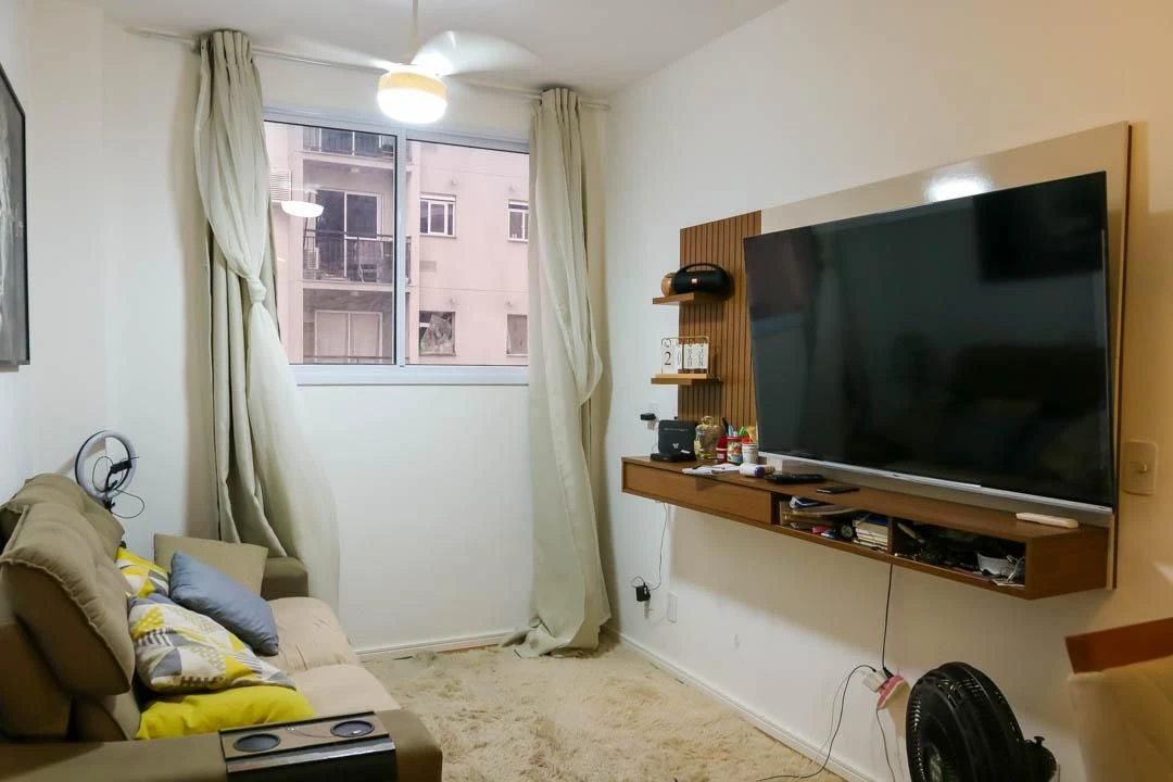 Furnished 1-bedroom 1-bath apartment with gas kitchen