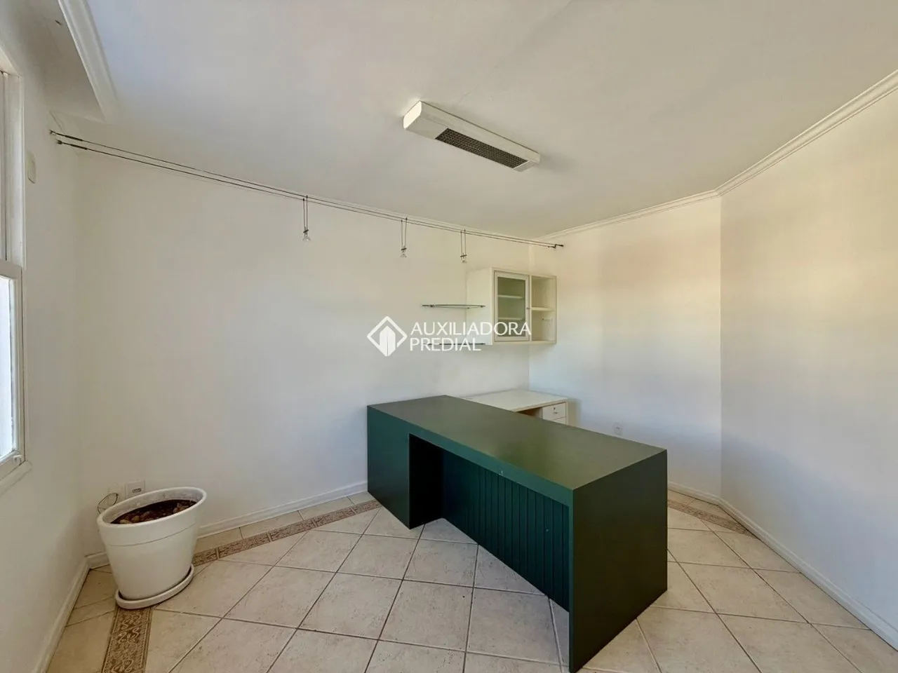 Робоче місце та 5 спалень: будинок 320 м² — photo 15
