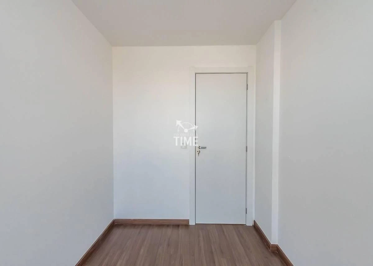 Wood or laminate floors in a 3-bedroom apartment, 69 m² — photo 17