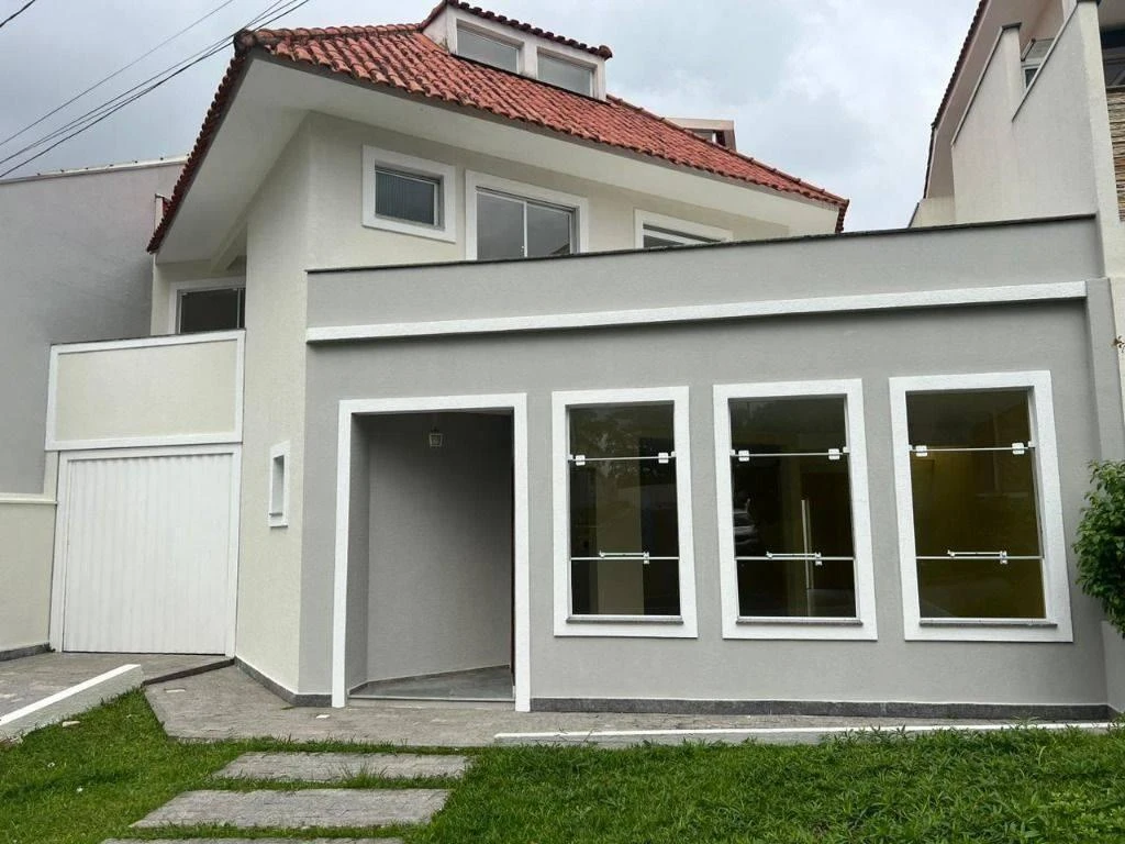 4-bedroom house with 3 en-suite bathrooms and private BBQ