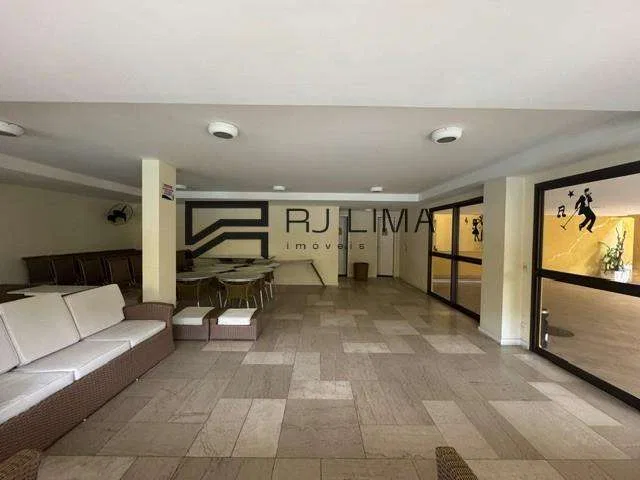 Floor-to-ceiling windows in a 2-bedroom apartment, 80 m² — photo 11
