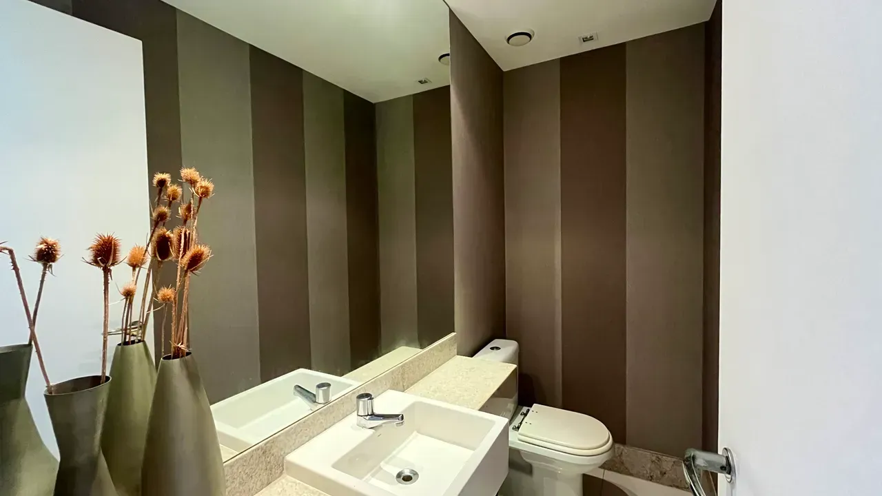 Rental apartment with 4 bedrooms and enclosed balcony — photo 17