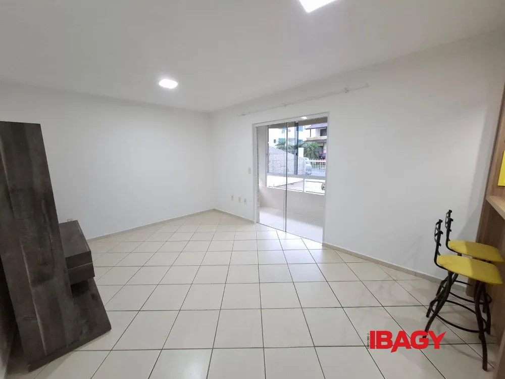 2-bedroom apartment with suite and 60 m² plus parking