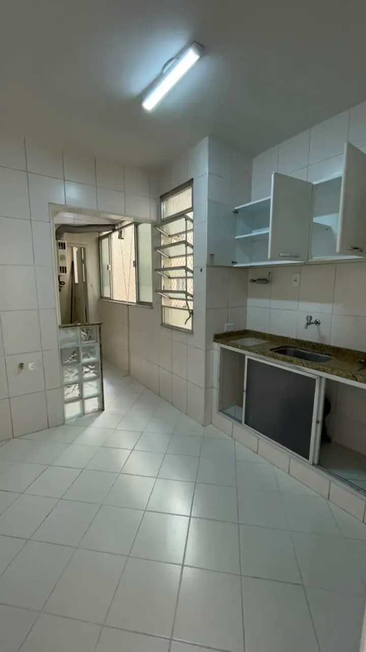 2-bedroom apartment with 1 garage parking space — photo 2