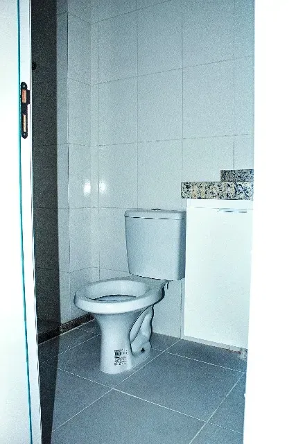 One-bedroom apartment in a building with a pool — photo 4