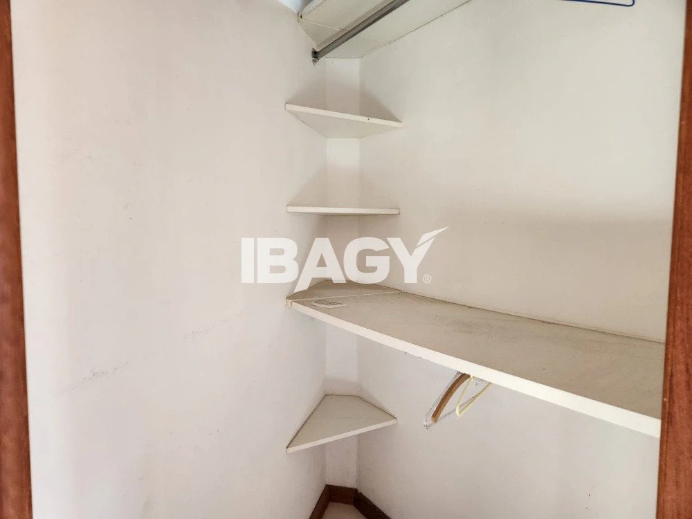 House with 3 bedrooms and a private BBQ area — photo 10