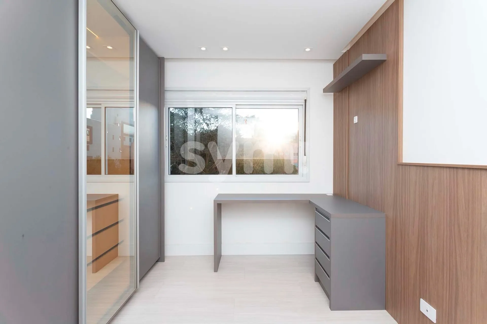 256 m² apartment with 3 en-suite bedrooms and enclosed balcony — photo 13