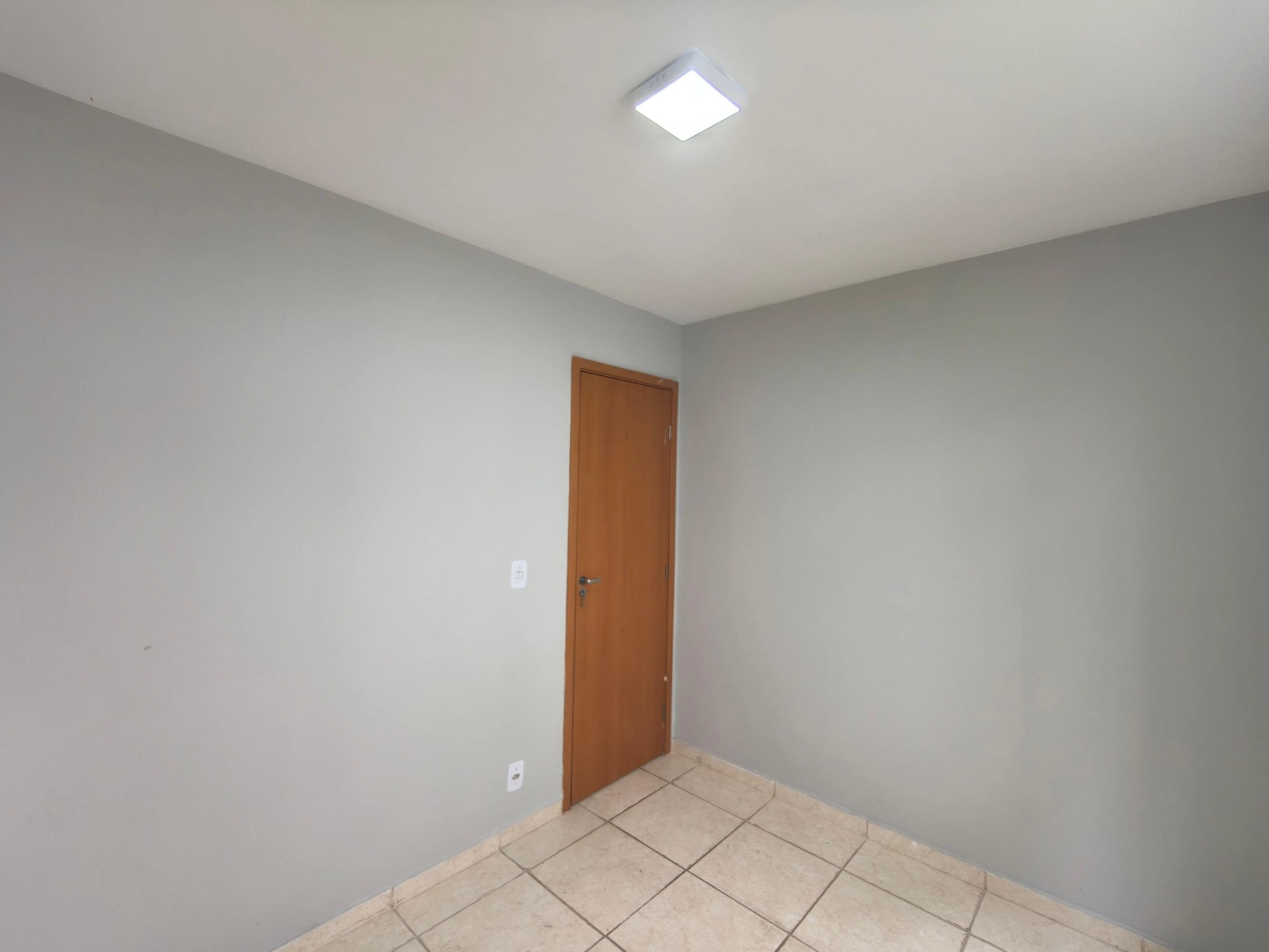 2-bedroom apartment in a building with a pool — photo 31
