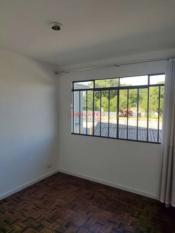 3-bedroom apartment with wood flooring — photo 2