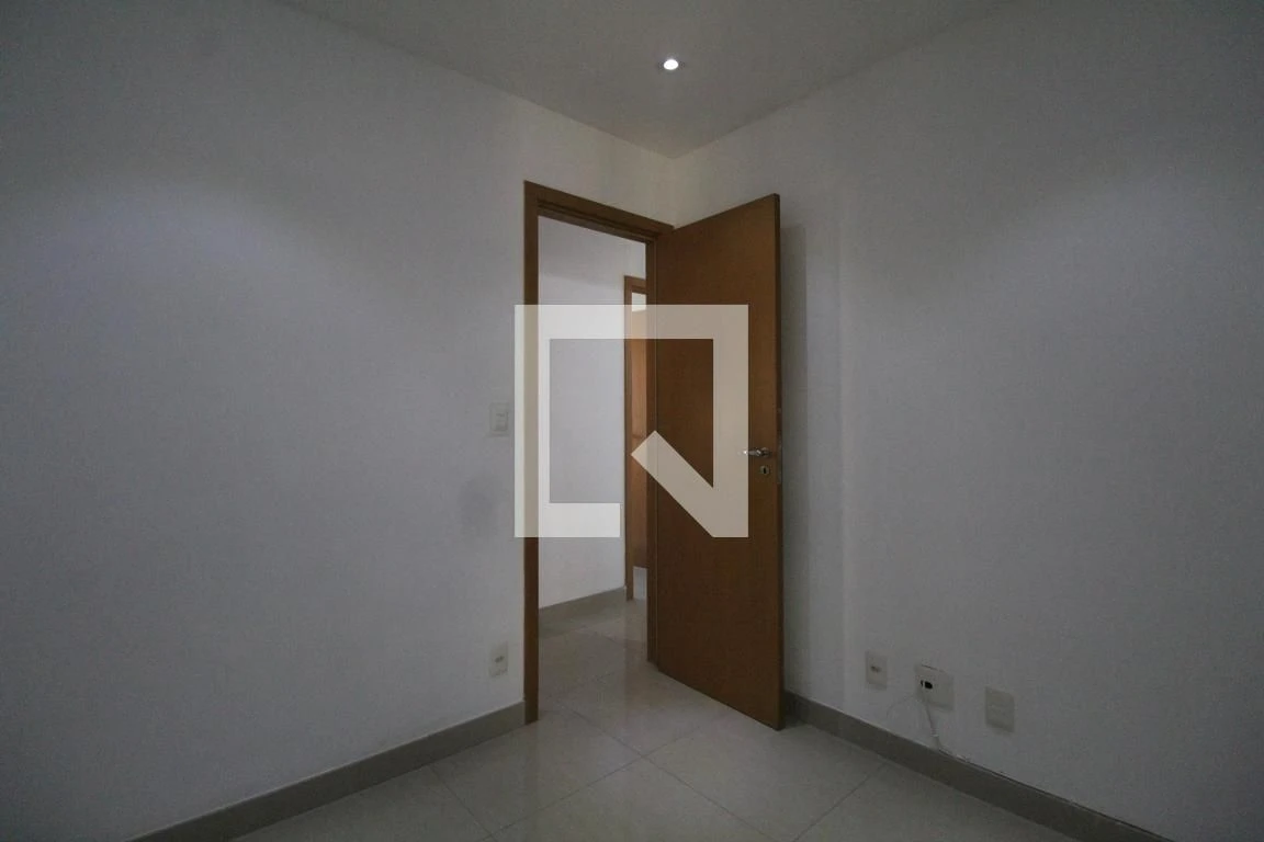Apartamento sem mobília com varanda e 3 quartos — photo 40