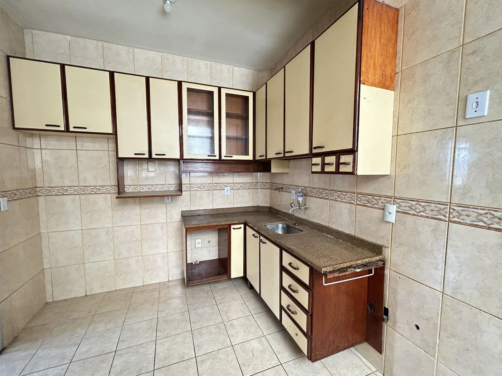 3-bedroom apartment with a walk-in closet — photo 30