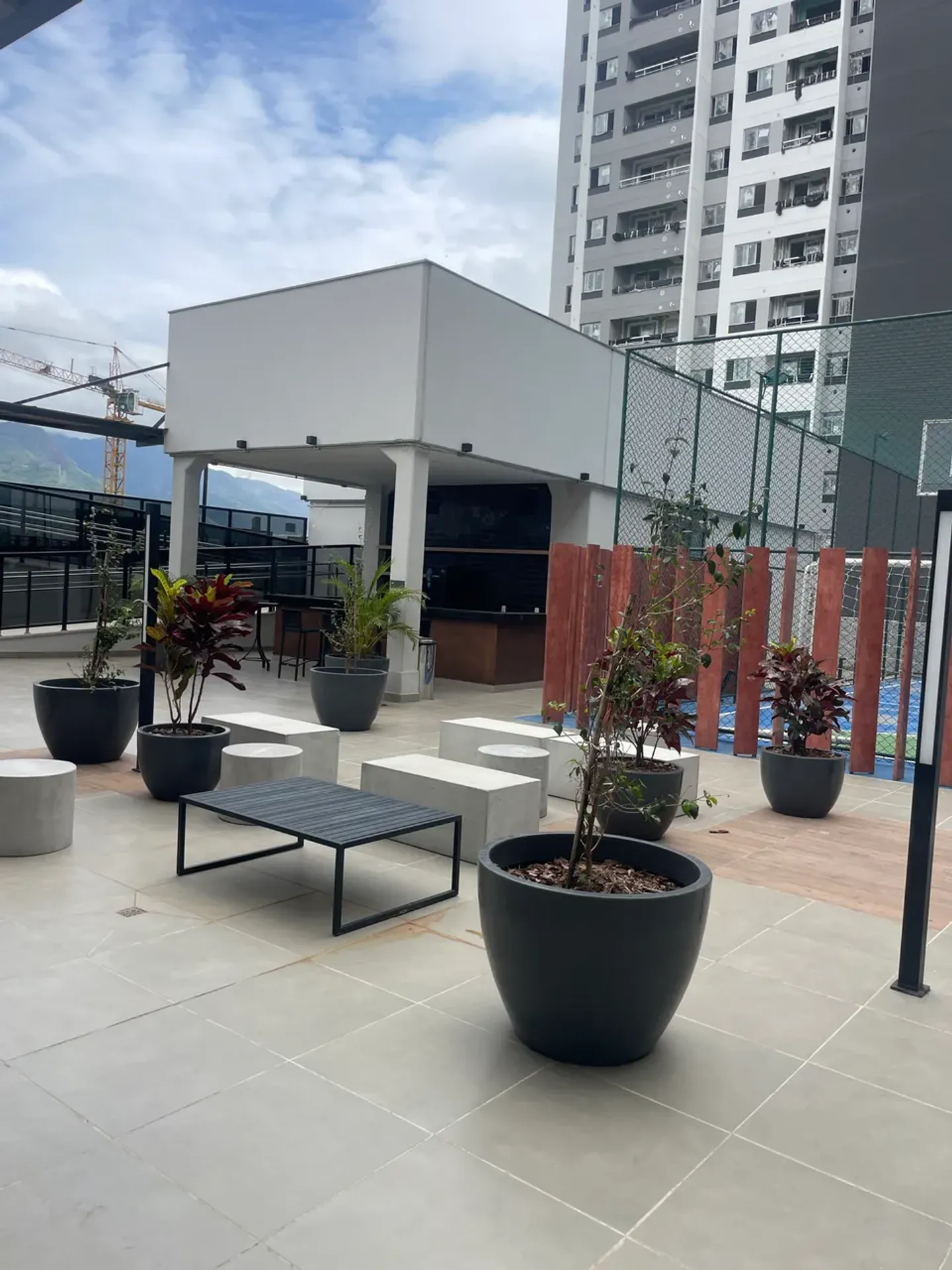 Apartamento de 2 quartos com piso de madeira ou laminado — photo 9