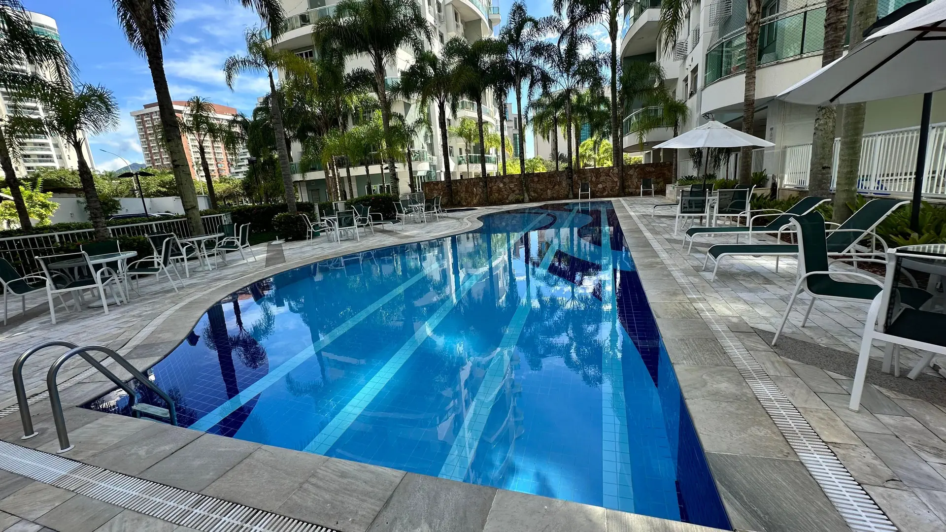 3-bedroom apartment with a glass-enclosed balcony — photo 51