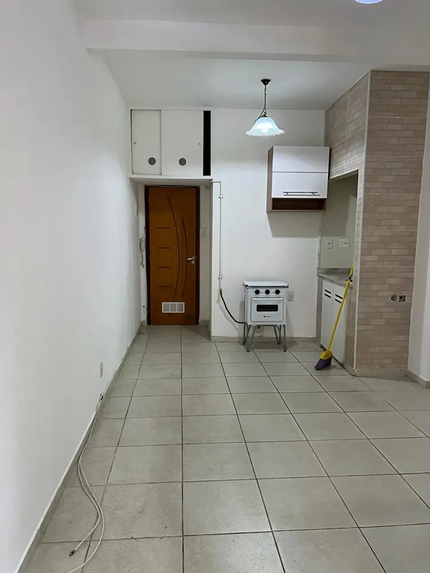 One-bedroom apartment with a washing machine