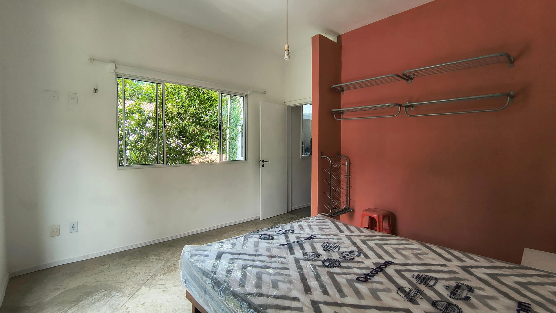 5-bedroom house with a bathtub — photo 26