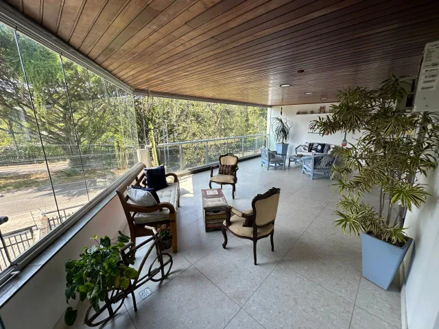 Furnished apartment, 131 m², with a glass-enclosed balcony — photo 5