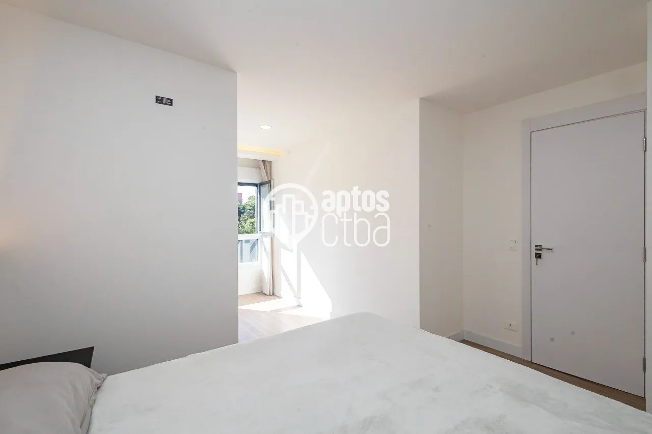 Glass-enclosed balcony in a 2-bedroom apartment, 81 m² — photo 58