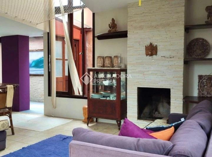 Unfurnished house with 2 en-suite bedrooms and BBQ area