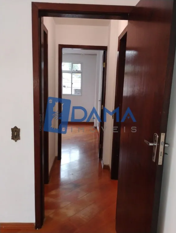 Wood or laminate floors in a 2-bedroom apartment, 79 m² — photo 20