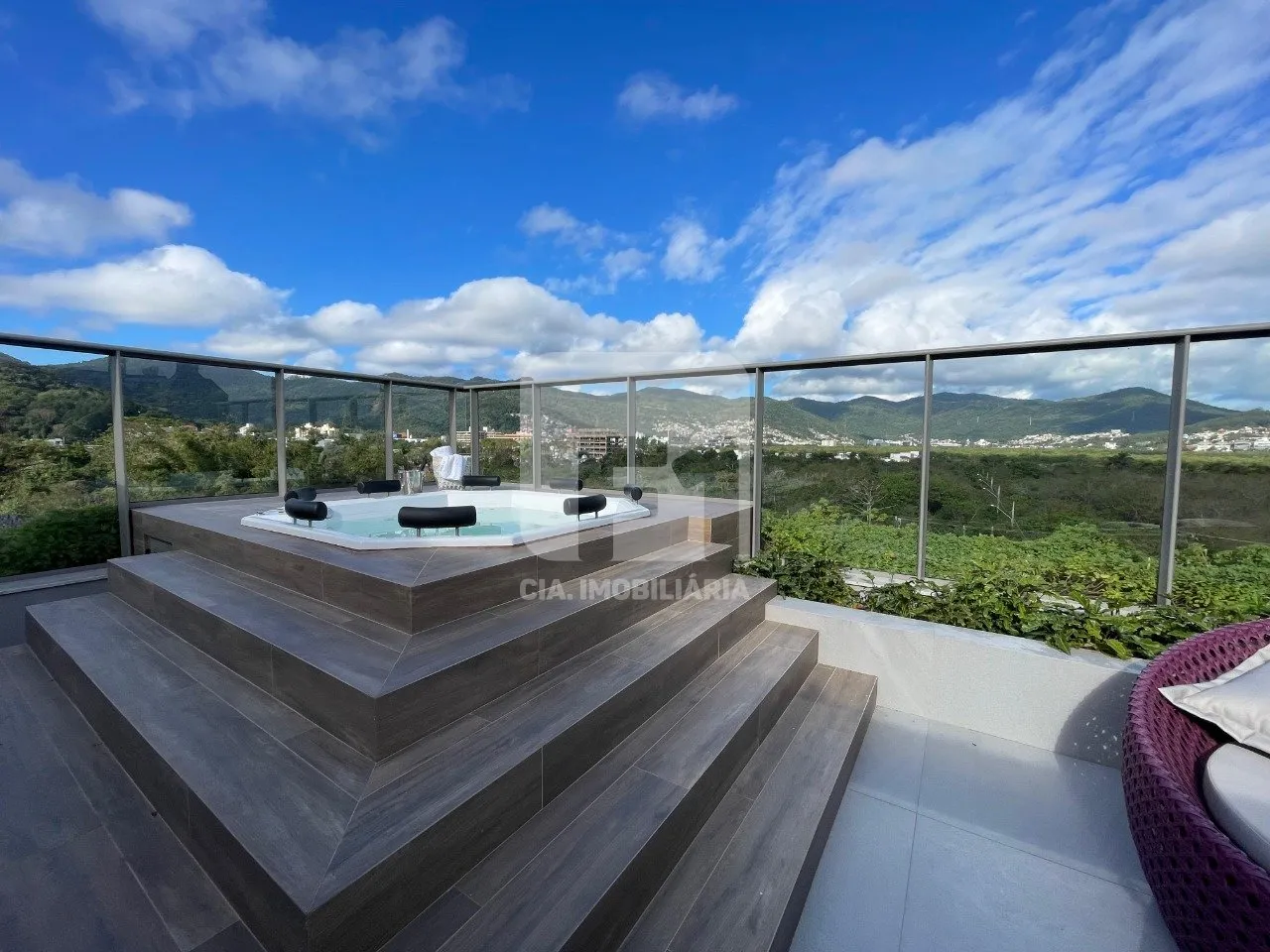 2-bedroom apartment with 2 parking spaces and balcony BBQ — photo 2