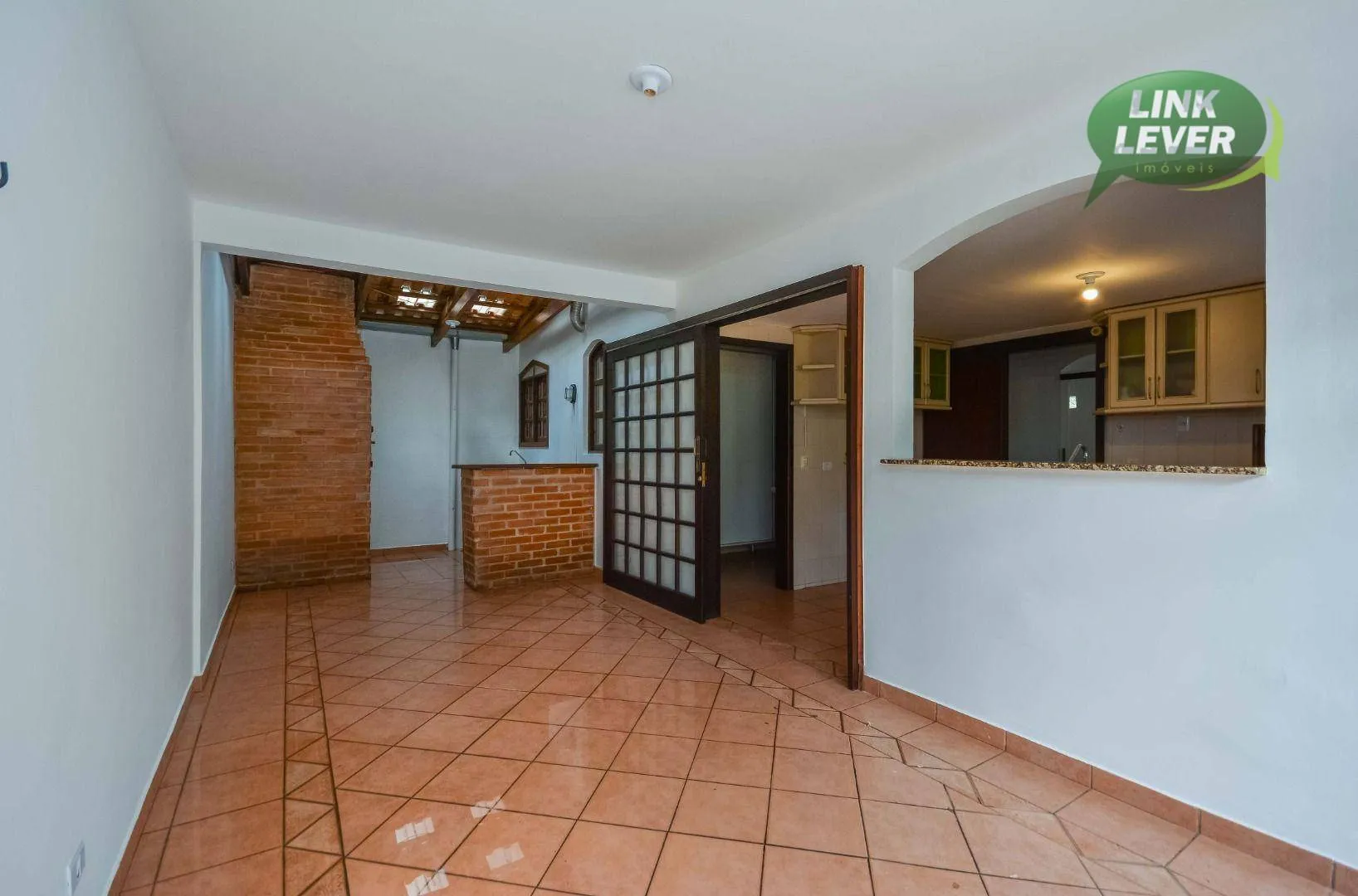 164 m² house with a fireplace and a grill on the balcony — photo 31