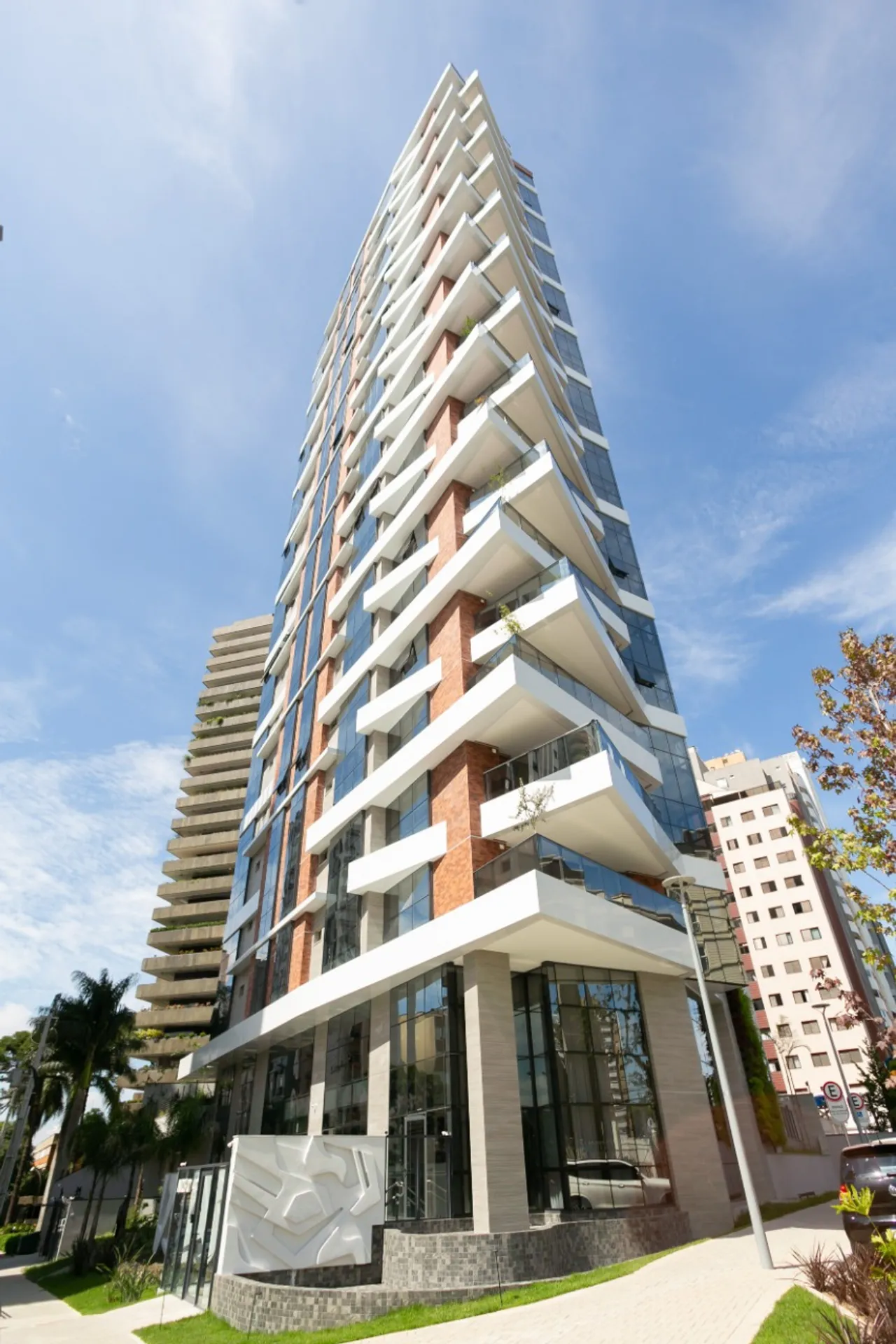 3-bedroom apartment in a building with a gym — photo 17