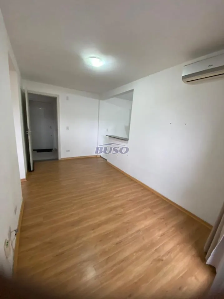 2-bedroom apartment with wood or laminate floors in Curitiba — photo 6