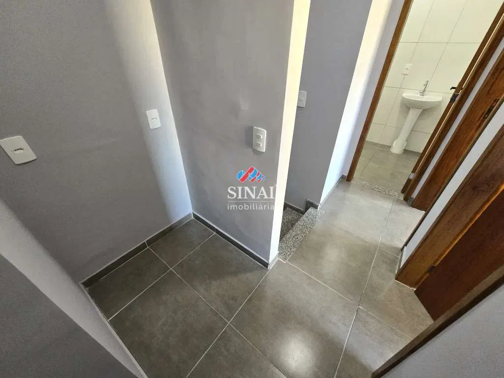 2-bedroom unfurnished apartment with a balcony — photo 23