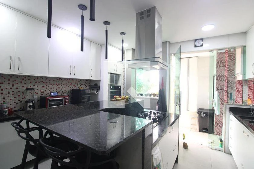 House for rent with 3 en-suite bedrooms and 200 m² — photo 50