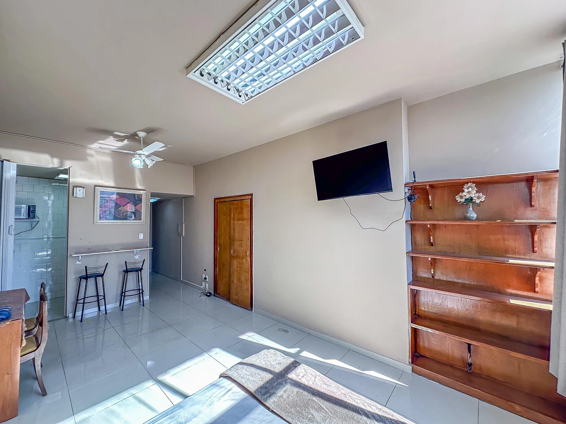 Furnished studio with a kitchenette and 1 bathroom — photo 17
