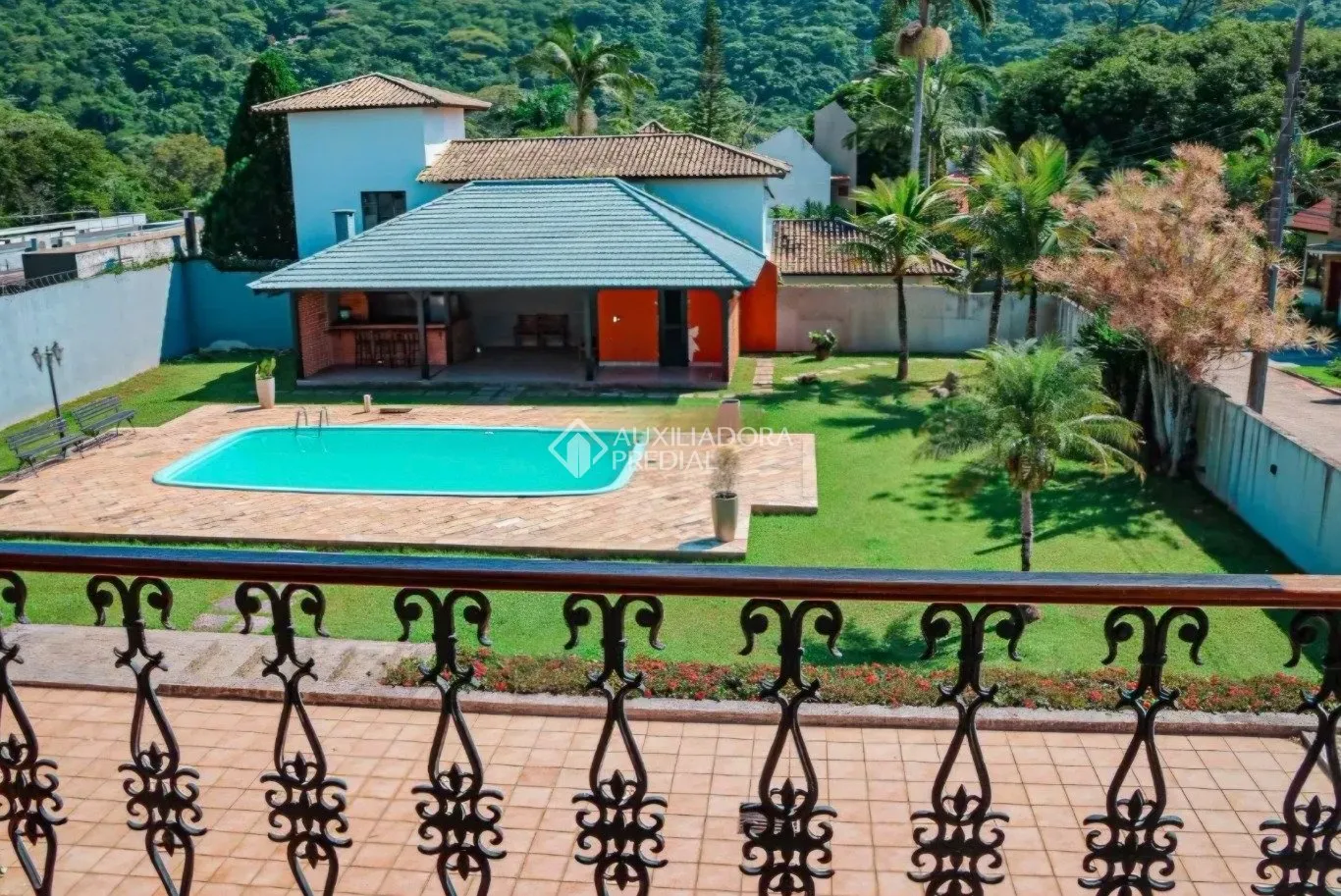 Casa sem mobília de 1100 m² com 3 suítes e jardim — photo 2