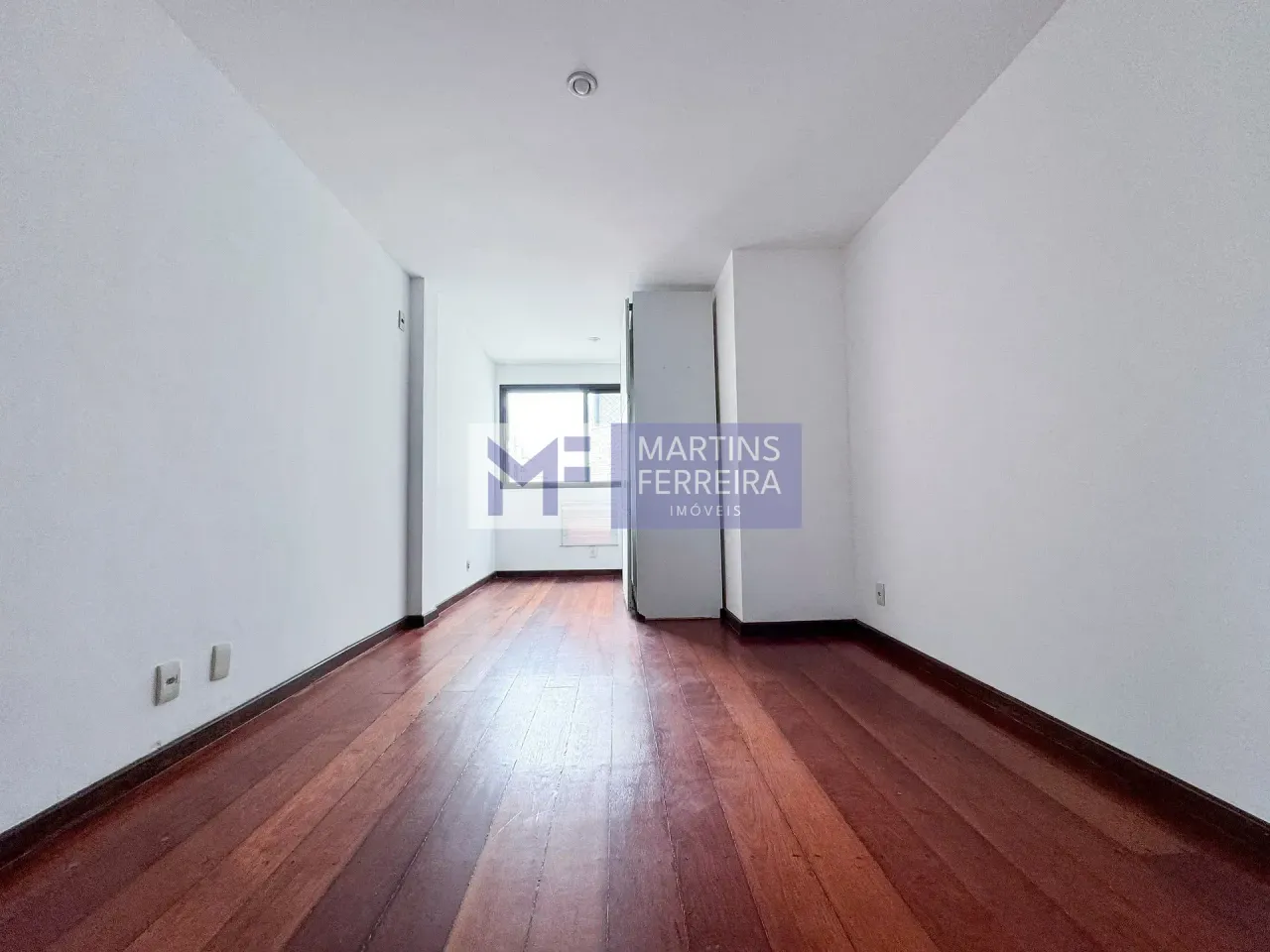 Rental penthouse with 3 suites and a closed-off kitchen — photo 3