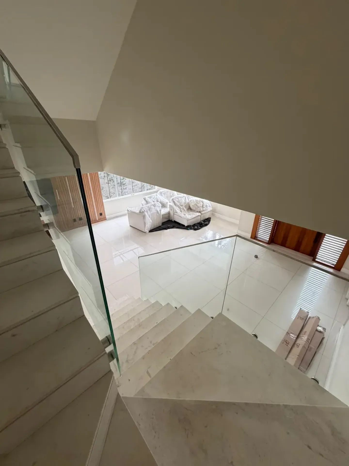 700 m² house with a garden and a bathtub — photo 33