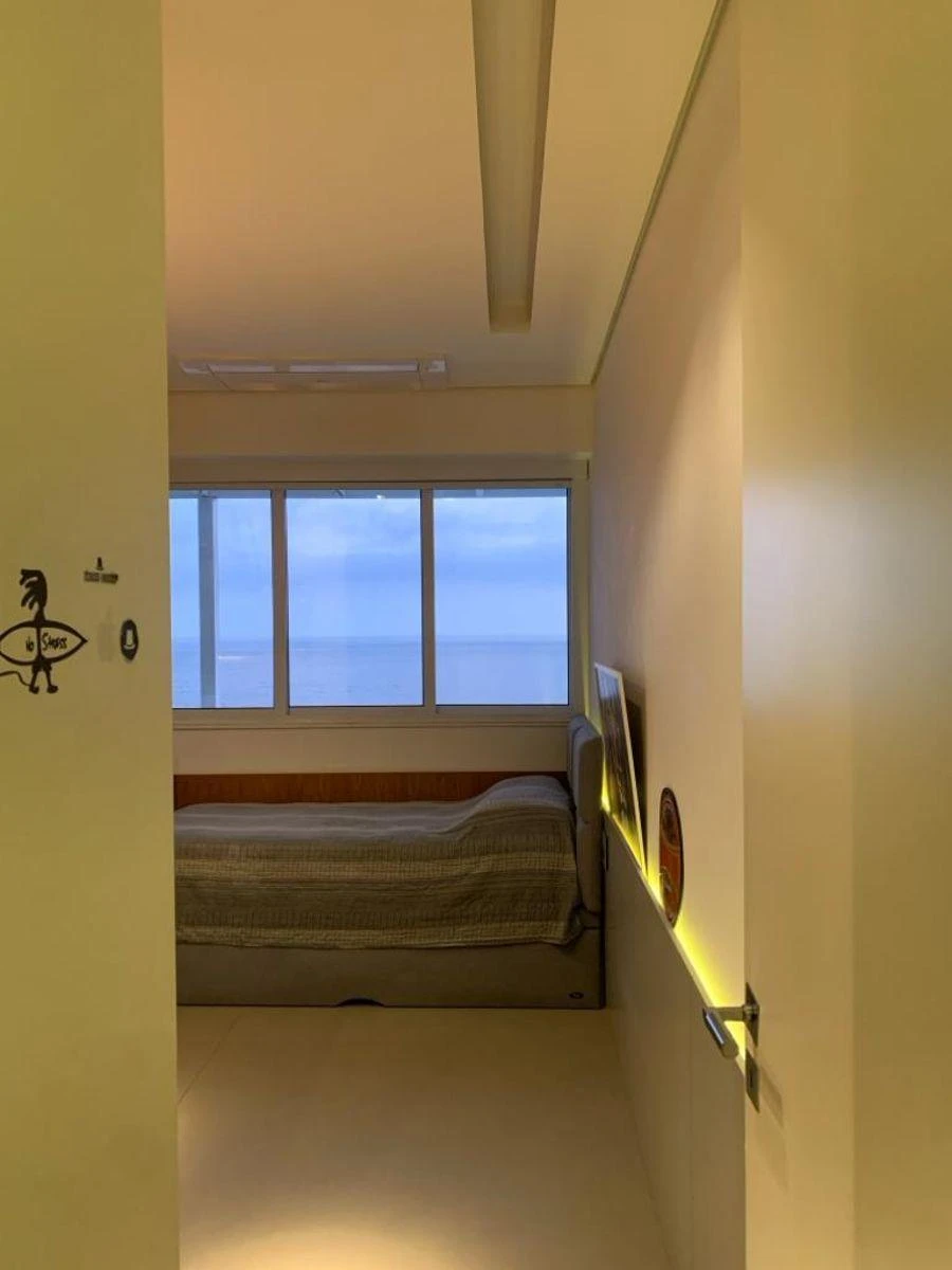 Balcony with a grill in a 3-bedroom apartment, 159 m² — photo 20